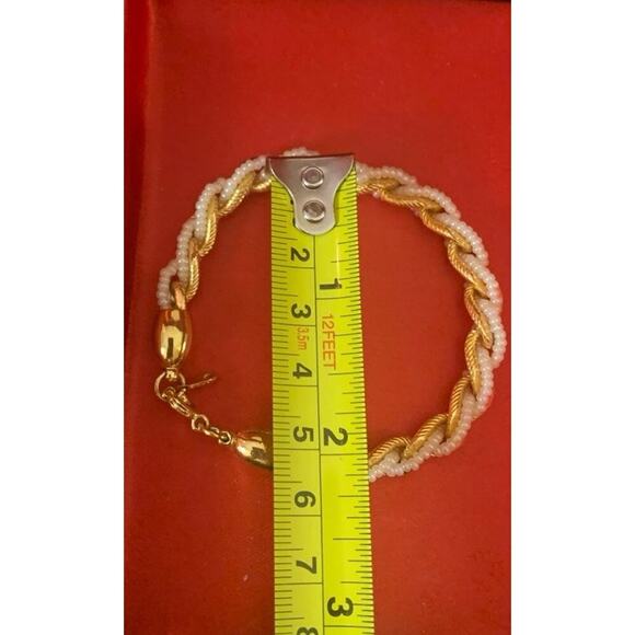 Vintage Trifari Gold Tone Twisted Rope & Faux Pearl Chain Bracelet Signed - Picture 4 of 4